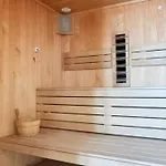 Prestige & Piscina Interioara Incalzita Parking *