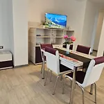 Prestige & Piscina Interioara Incalzita Parking Lägenhet Năvodari