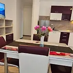 Prestige & Piscina Interioara Incalzita Parking Lägenhet *