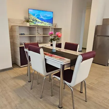 Apartment Prestige & Piscina Interioara Incalzita Parking