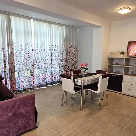 Apartment Prestige & Piscina Interioara Incalzita Parking