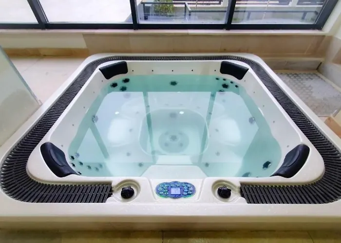 Apartment Prestige & Piscina Interioara Incalzita Parking