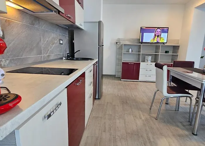 Prestige & Piscina Interioara Incalzita Parking Apartment