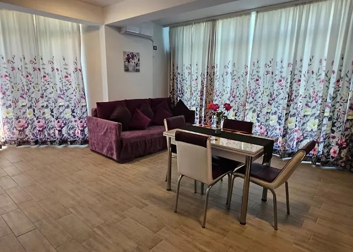 Prestige & Piscina Interioara Incalzita Parking Apartment