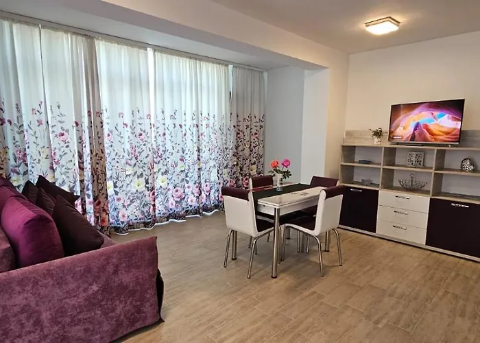 Apartment Prestige & Piscina Interioara Incalzita Parking