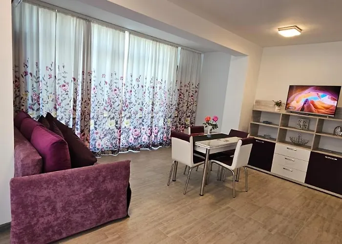 Prestige & Piscina Interioara Incalzita Parking *